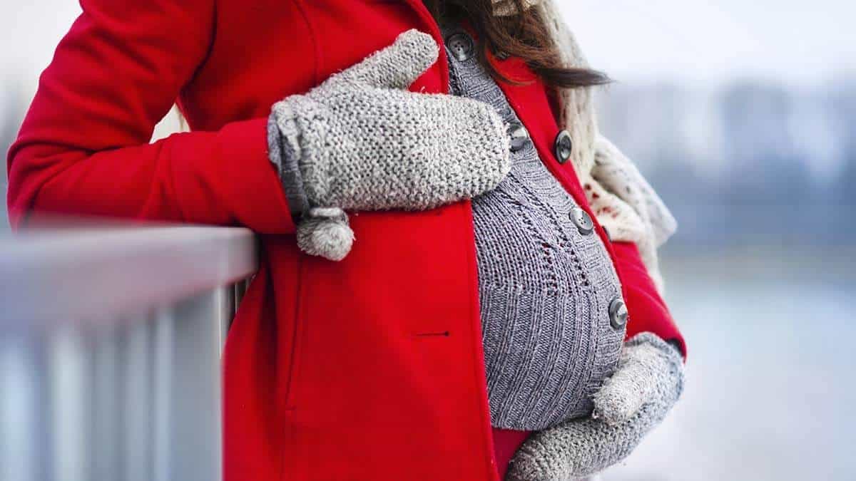Gebelikte Üşüme: Nedenleri, Belirtileri ve Dikkat Edilmesi Gerekenler kapak resmi