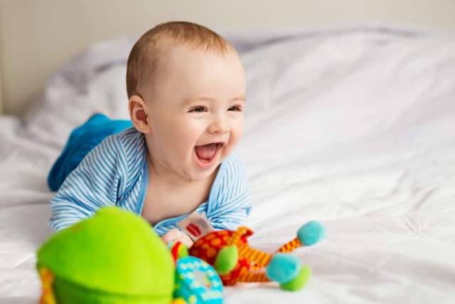 7 Aylık Bebek Gelişimi: Beslenme, Boy-Kilo ve Motor Beceriler image
