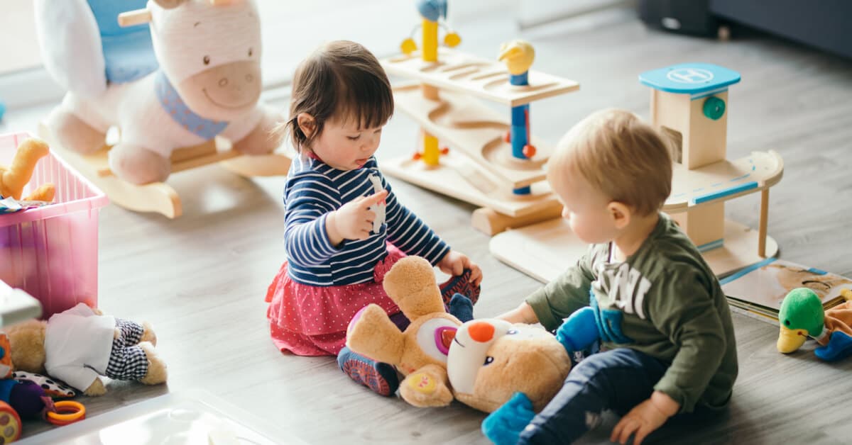 Evcilik Oyunu Çocuklar İçin Yararlı mıdır? kapak resmi