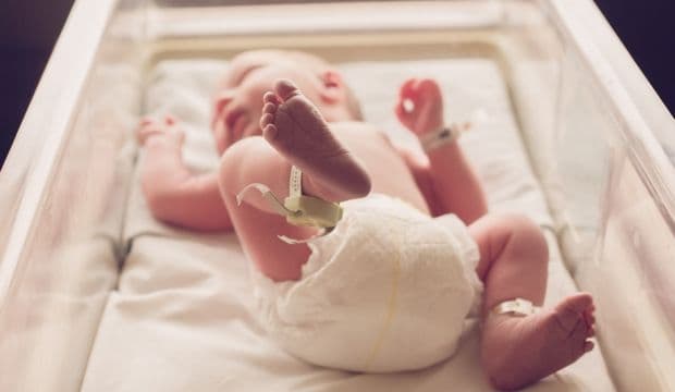 Bebeğinizin İlk Günleri kapak resmi