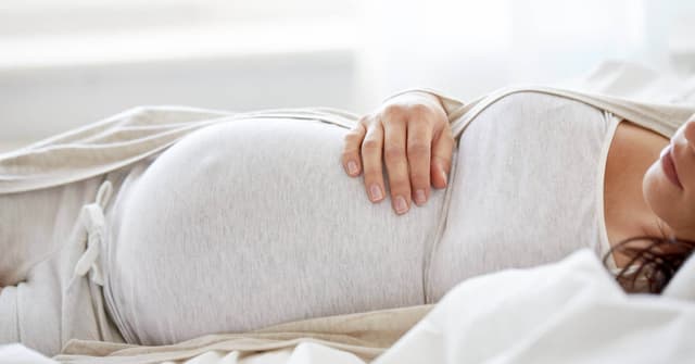 Hamilelikte Göğüslerden Süt Gelmesi: Nedenleri, Hormonlar ve Dikkat Edilmesi Gerekenler image