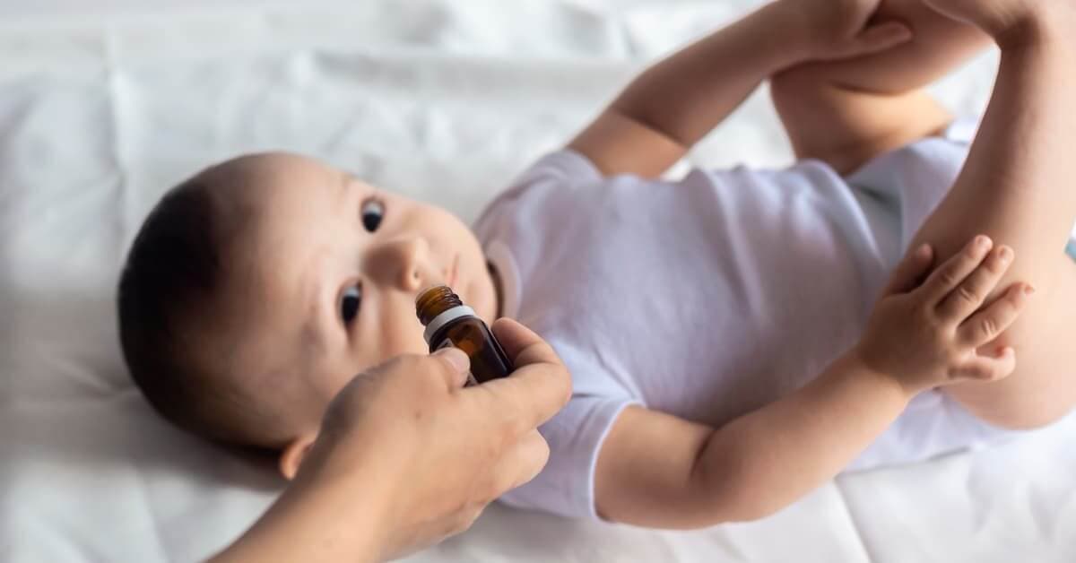 Bebeklerde Antibiyotik Kullanımı: Dikkat Edilmesi Gerekenler, Yan Etkiler ve Doğru Tedavi kapak resmi