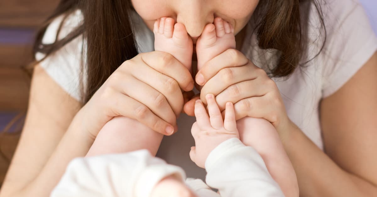 0-6 Aylık Bebek Oyunları ve Oyuncak Önerileri (Yenidoğan) kapak resmi