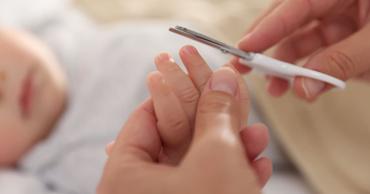 Bebeklerin Tırnakları Ne Zaman Kesilir? kapak resmi