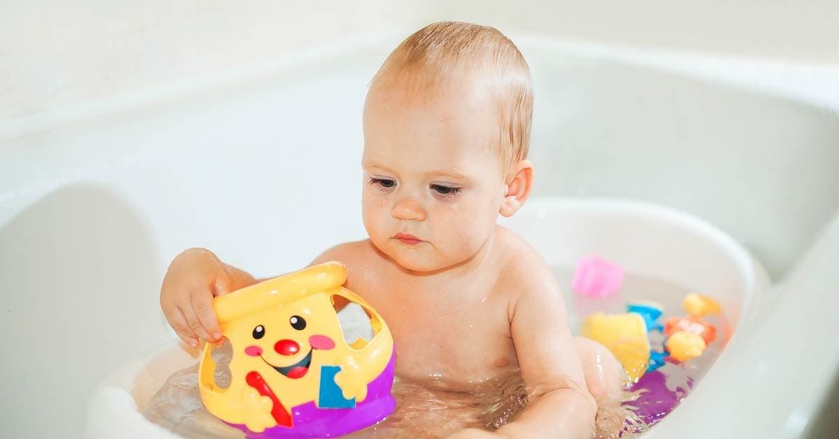 Bebeğinizin Banyo Saatini Daha Keyifli Hale Getirecek Ürünler kapak resmi
