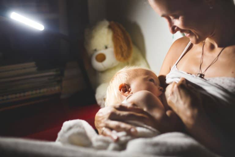 Bebeğinizin Gece Beslenmesi Ne Zamana Kadar Devam Etmelidir?
