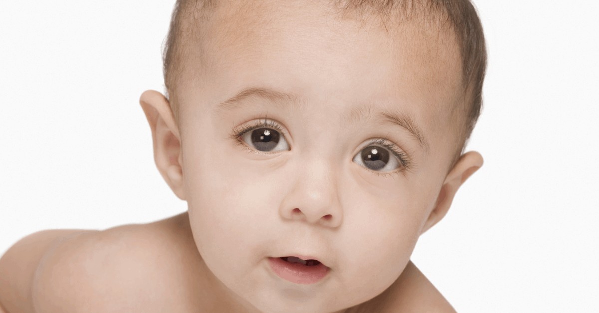 Bebeklerde Kepçe Kulak Neden Olur? Nasıl Düzelir?