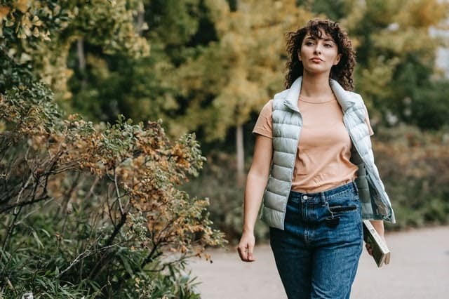 hamile-kadinlar-icin-oversize-giyim-tercihi