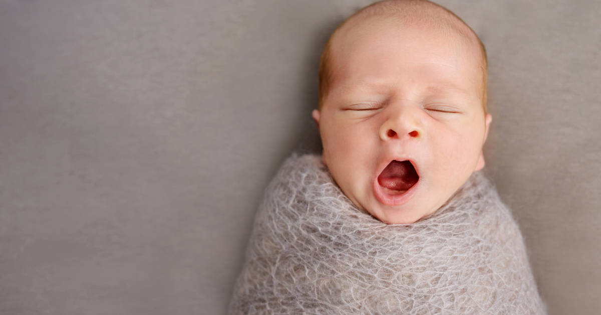 When do Newborns Have Sleep Patterns? 2 newborn-babies-sleep-pattern-when-sit-sitting